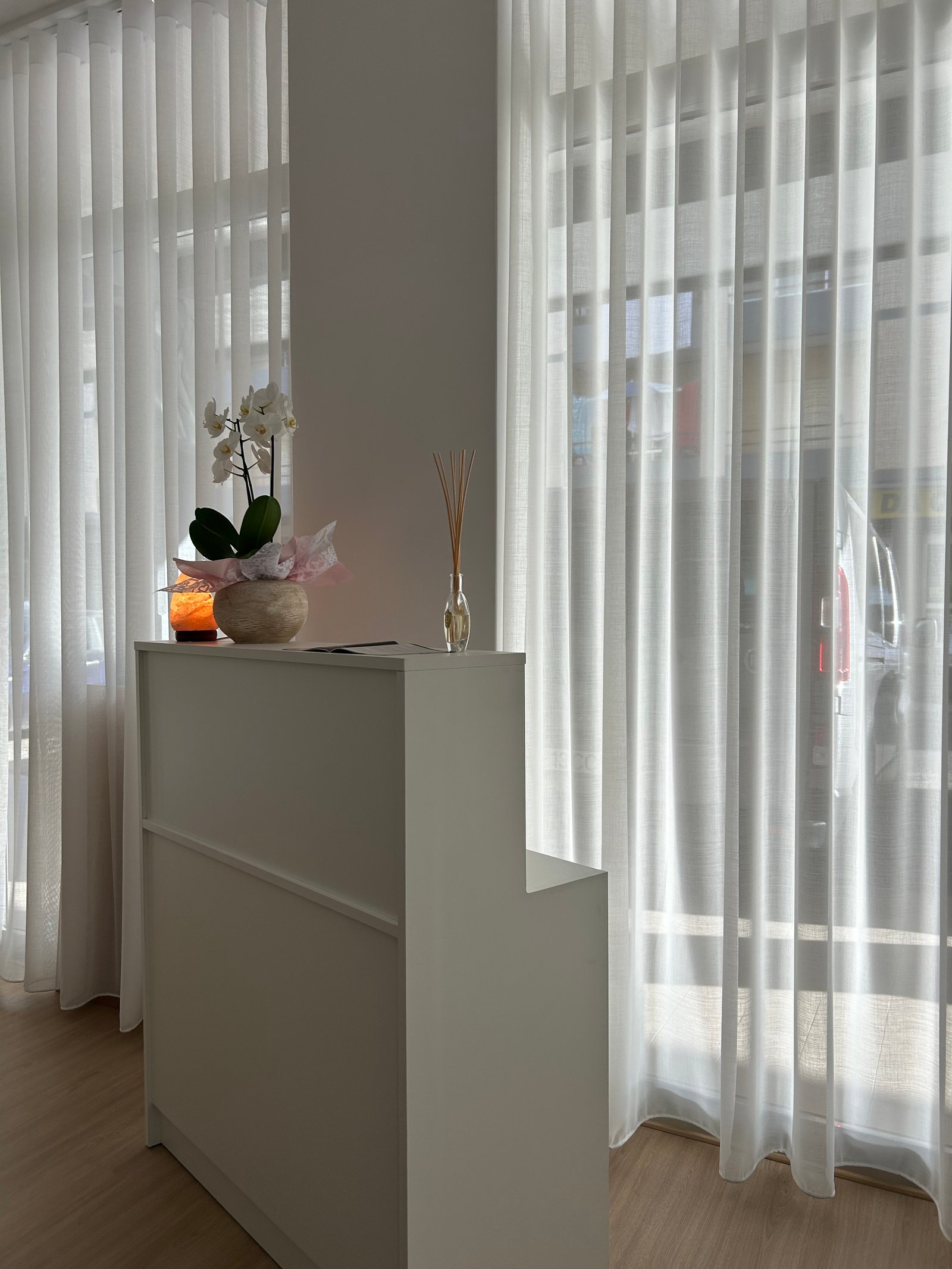 Balcao de recepcao do Aurora Beauty Studio Leiria